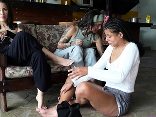 LICKING LATINAS FEET - Maria And Nika - Our New Entertainmen