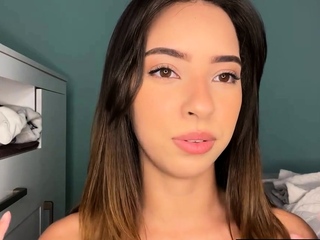 Tasty Pantyhose Babe in Kinky Solo Webcam Show