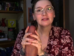 close-up-pussy-solo-dildoing