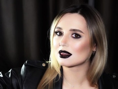 Young amateur teen in solo masturbation getting kinky